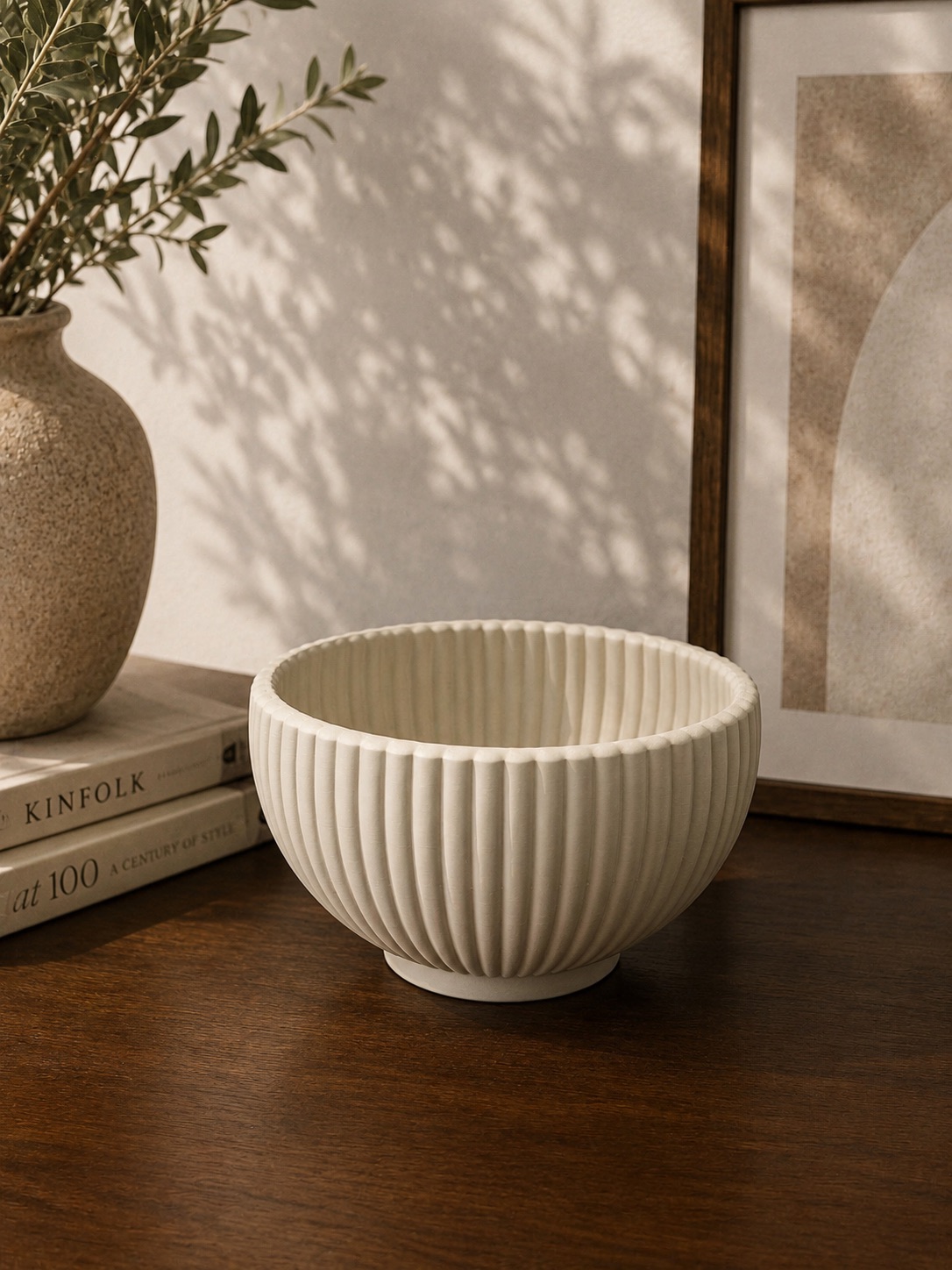 Ribbed decorative bowl
